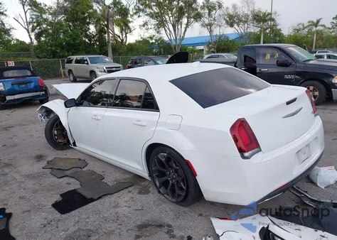 2019 Chrysler 300 300S z USA, uszkodzony, nr VIN 2C3CCABG4KH708162